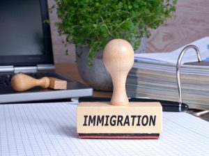 外国人の転職には就労ビザ更新が必須【転職時の手続きも解説】